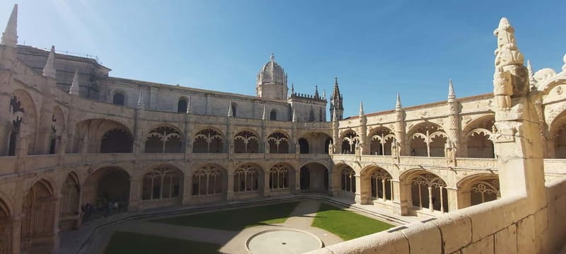Belém: Jeronimos Monastery, Tickets and Guided tour - Walking toward the Monument to the Discoveries