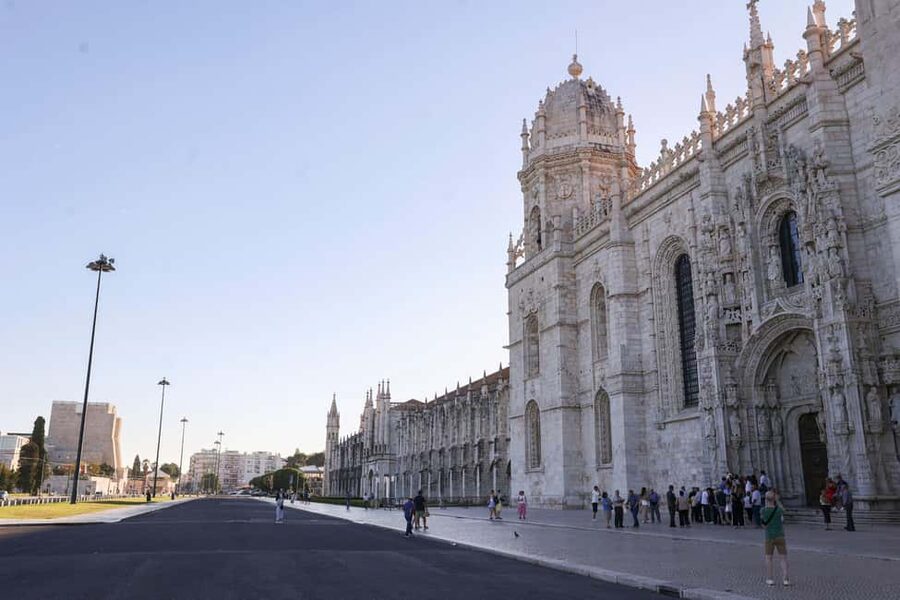 Belém Walking Tour + Jerónimos Monastery Ticket - Meeting at Praça do Império