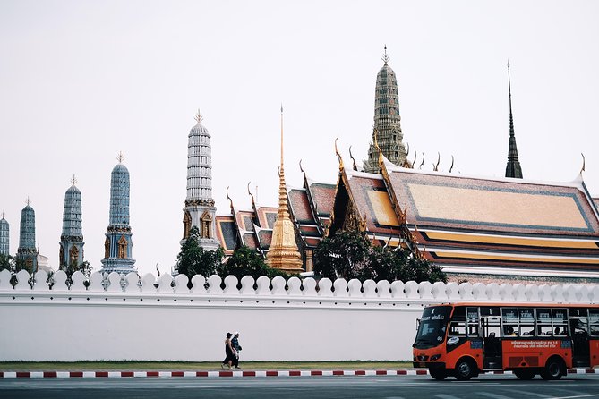Best of Bangkok: Temples & Long-tail Boat Tour - Entering the Grand Palace after an hour of sightseeing