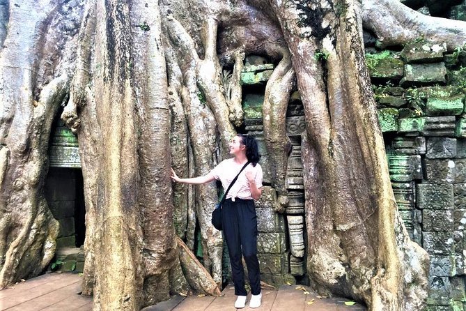 Best Temples Day Tour in Siem Reap with Sunset - Lunch beside Srah Srang