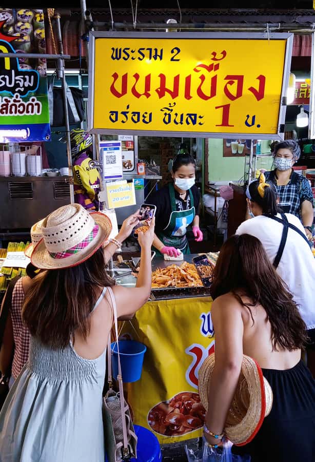 BKK’s Ultimate Food & Canal Tour "Tuk-Tuk Temples & Tastes" - Talat Phlu and the first taste of local Bangkok