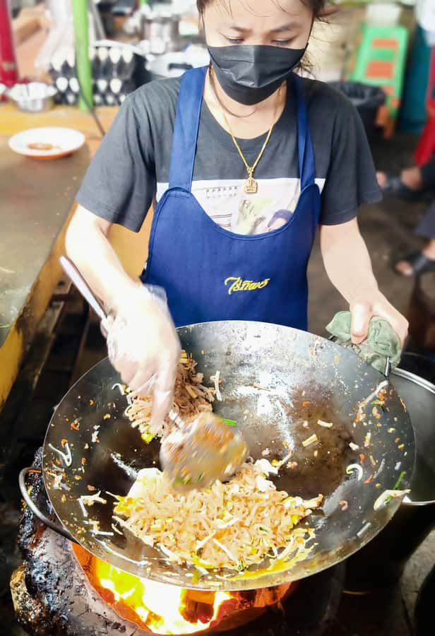 BKK’s Ultimate Food & Canal Tour "Tuk-Tuk Temples & Tastes" - Meeting at BTS Wongwian Yai