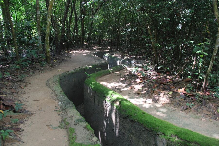 Black Virgin Mountain, Cao Đài Temples & Củ Chi Tunnels Tour - Lunch and the road to Củ Chi