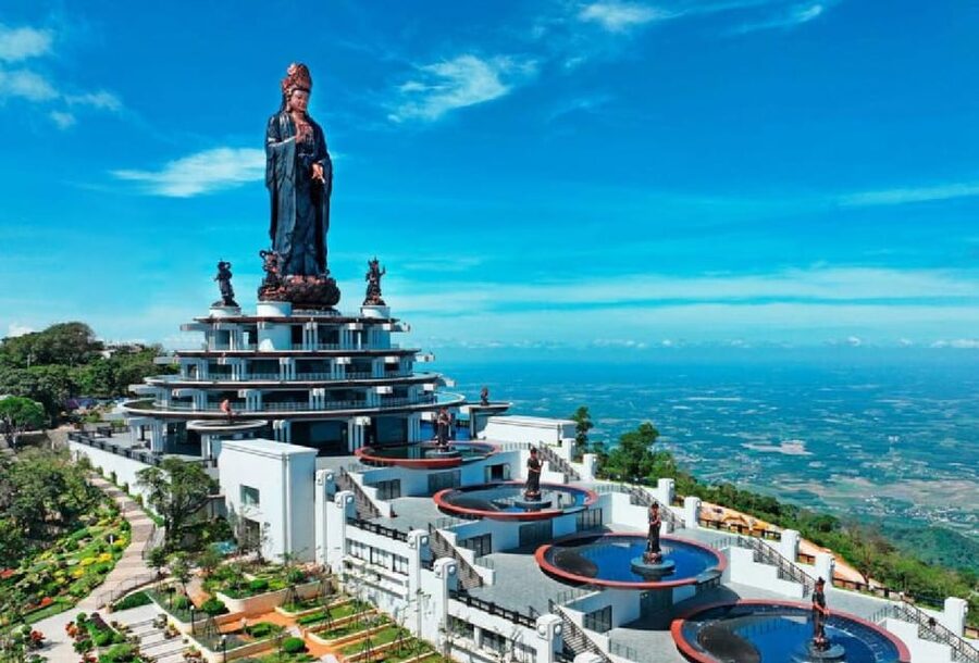 Black Virgin Moutain, Cu chi tunnels & Cao dai temple 1 day - Crawling through the Củ Chi tunnels