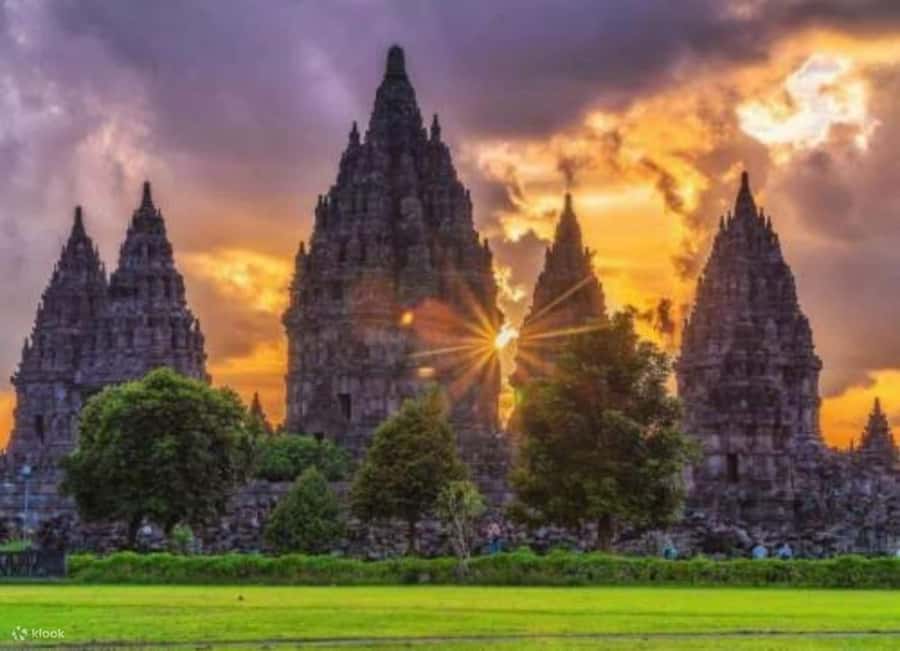 Borobudur &Prambanan Temple Tour Guaranteed Climb to the top - Prambanan: tall towers and the story of Rama