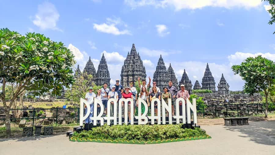 Borobudur &Prambanan Temple Tour Guaranteed Climb to the top - Borobudur: climb through Buddhist stonework