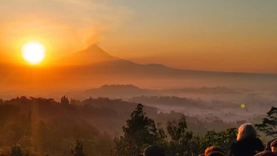 Borobudur Sunrise in stumbu hill, Borobudur, & Mendut temple - Setumbu Hill puts Borobudur below the sunrise
