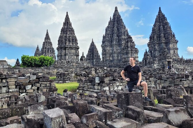 Borobudur Temple Climb To The Top & Prambanan Temple - 1 day tour - Prambanan: Hindu architecture on a grand scale