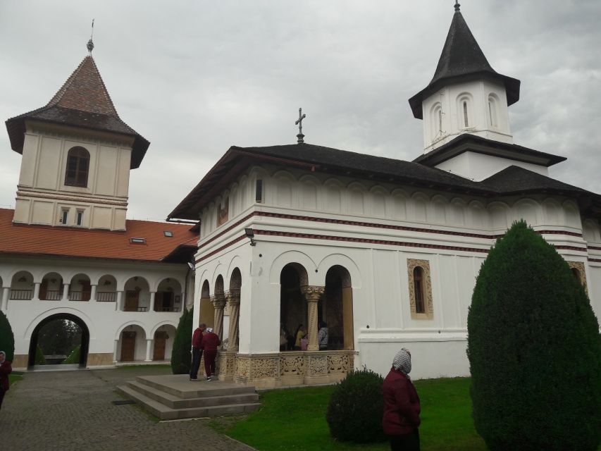Brasov: Transfagarasan Highway, Balea Lake & Carta Monastery - Starting in Brasov with a small group