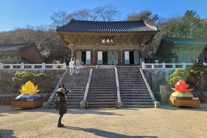 Busan Beomeosa Temple & Hongbeopsa Temple with temple lunch - The market and local snack element
