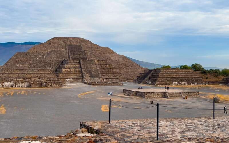 CDMX: Teotihuacan Pyramids & Guadalupe Shrine Guided Tour - Three chapters of Mexico in one day