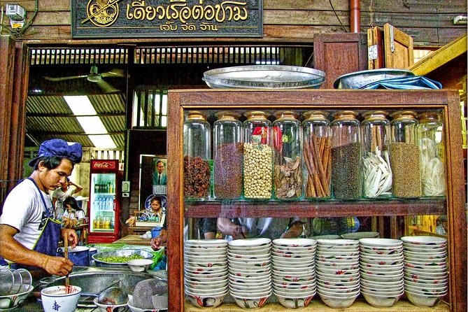 Chachoengsao One Day Trip from Bangkok : Historic Market and Buddhist Temples - Wat Pho Bang Khla and the temple bats