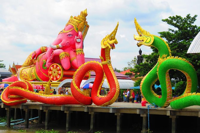 Chachoengsao One Day Trip from Bangkok : Historic Market and Buddhist Temples - Ban Mai Market beside the river