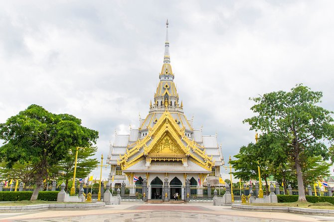 Chachoengsao One Day Trip from Bangkok : Historic Market and Buddhist Temples - Lunch, transport, and what the $183.71 price buys