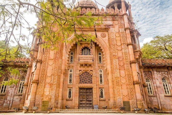 Chennai City Highlights – Government Museum & Temple Discovery - Key points at a glance