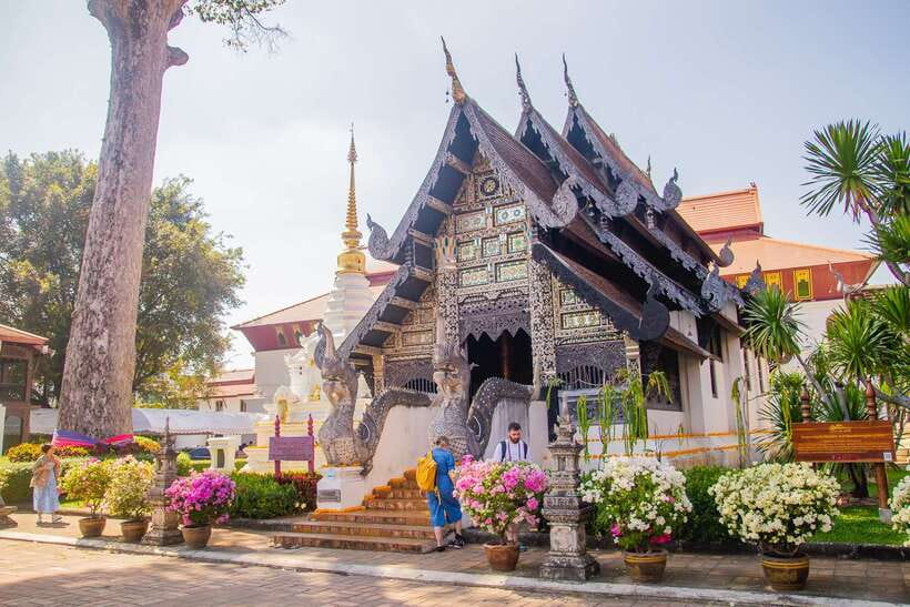 Chiang Mai: 3 Hour Old City and Temples Guided Walking Tour - Timing, walking, heat, and practical comfort