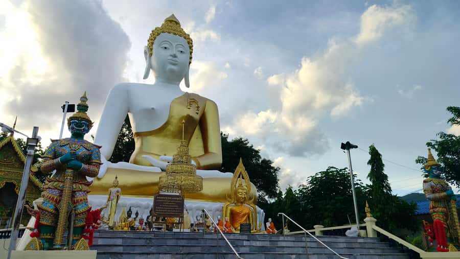 Chiang Mai: Bamboo Rafting and Wat Phra That Doi Kham - Two very different sides of Chiang Mai