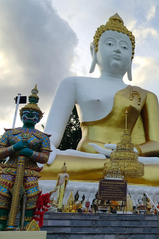 Chiang Mai: Bamboo Rafting and Wat Phra That Doi Kham - Pickup details that can save you trouble