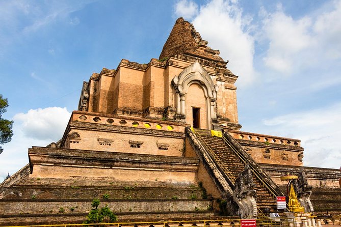 Chiang Mai Best City Tour with Doi Suthep & Iconic Temples - Wat Pha Lat is the quieter surprise