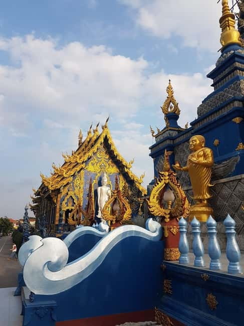 Chiang Mai: Chiang Rai Temples and Long-Neck Karen Village - Lunch and the practical middle of the day