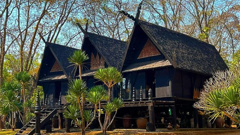 Chiang Mai: Chiang Rai Temples, Golden Triangle & Boat Tour - The Karen village visit and an important choice
