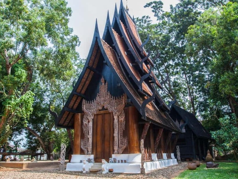 Chiang Mai: Chiang Rai White, Blue & Black Temples Day Tour - The guides can shape the whole day