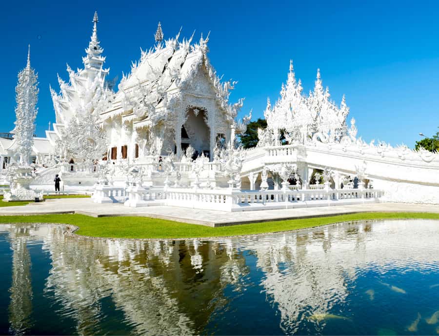 Chiang Mai: Day Trip to Chiang Rai Temples & Golden Triangle - Lunch at a local restaurant