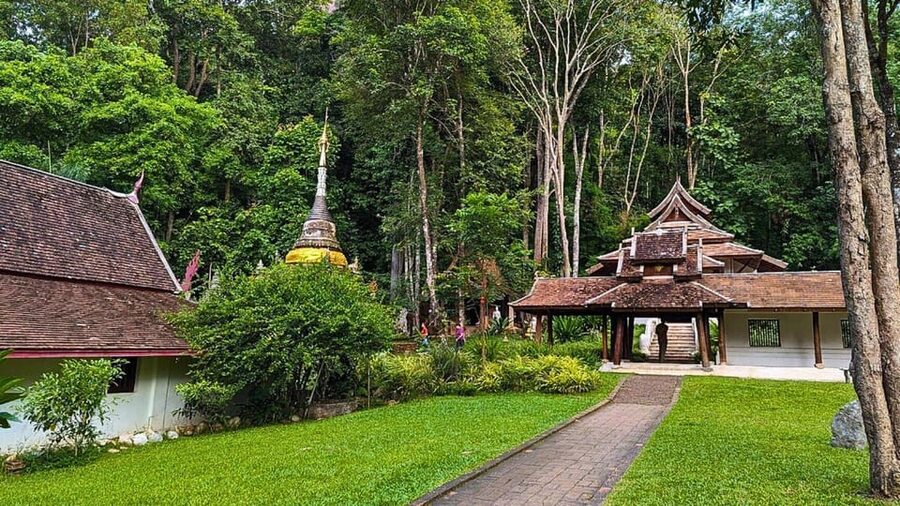 Chiang Mai: Doi Suthep and Wat Pha Lat Temple Evening Tour - The White Temple and Blue Temple confusion