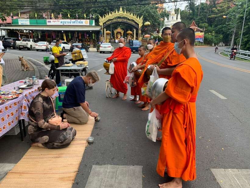 Chiang Mai: Doi Suthep, Wat Umong, and Pha Lat Sunrise Tour - How the guides shape the experience