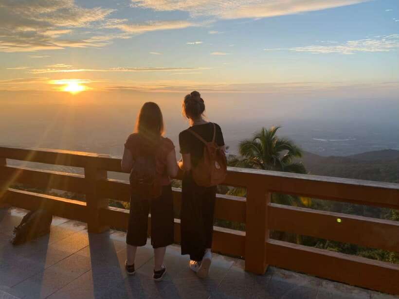 Chiang Mai: Doi Suthep, Wat Umong, and Pha Lat Sunrise Tour - Climbing the 309 steps at Doi Suthep