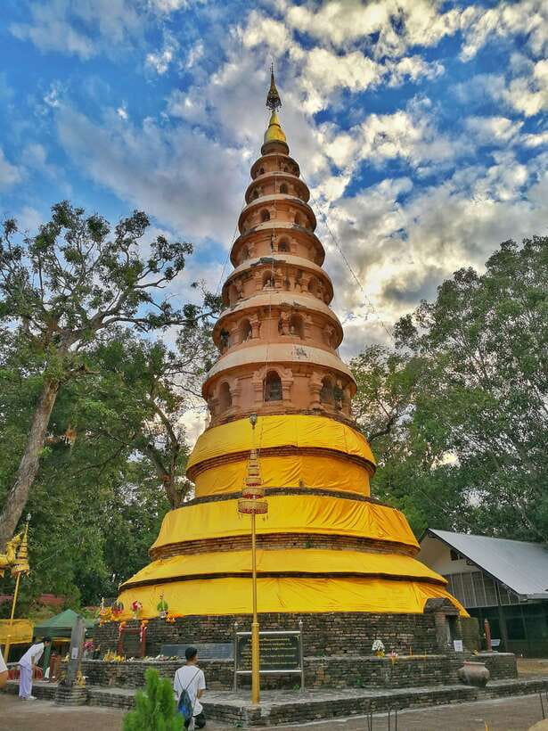 Chiang Mai:Hidden Gems: From Ancient Ruins to Serene Temples - Wat Phratat Sang Chan: a jungle ruin at 9 AM
