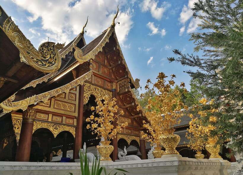 Chiang Mai:Hidden Gems: From Ancient Ruins to Serene Temples - What the guides add to the experience