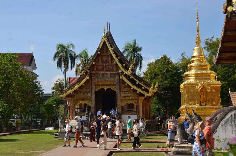 Chiang Mai: Historic Temples and City Guided Walking Tour - Three Kings Monument and the old city’s civic center