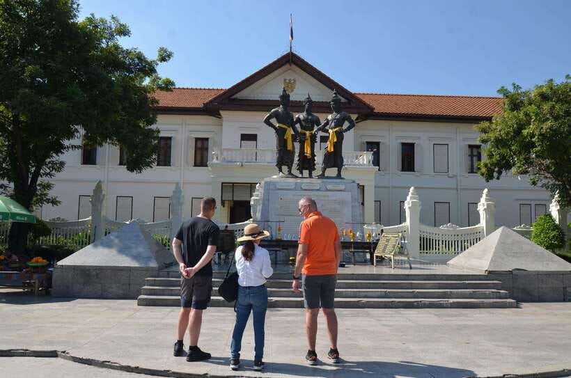 Chiang Mai: Historic Temples and City Guided Walking Tour - Pace, weather, clothing, and comfort