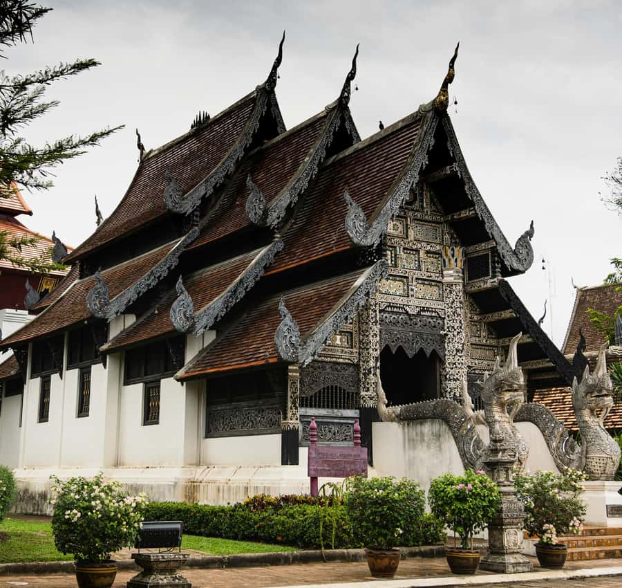 Chiang Mai Light: Tuk Tuk Night Tour with Temples & Markets - Wat Phra Singh and Chiang Mai’s religious traditions