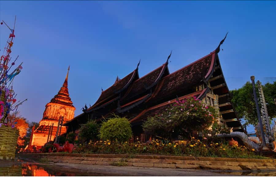 Chiang Mai Light: Tuk Tuk Night Tour with Temples & Markets - Tha Phae Gate and the city’s evening flow