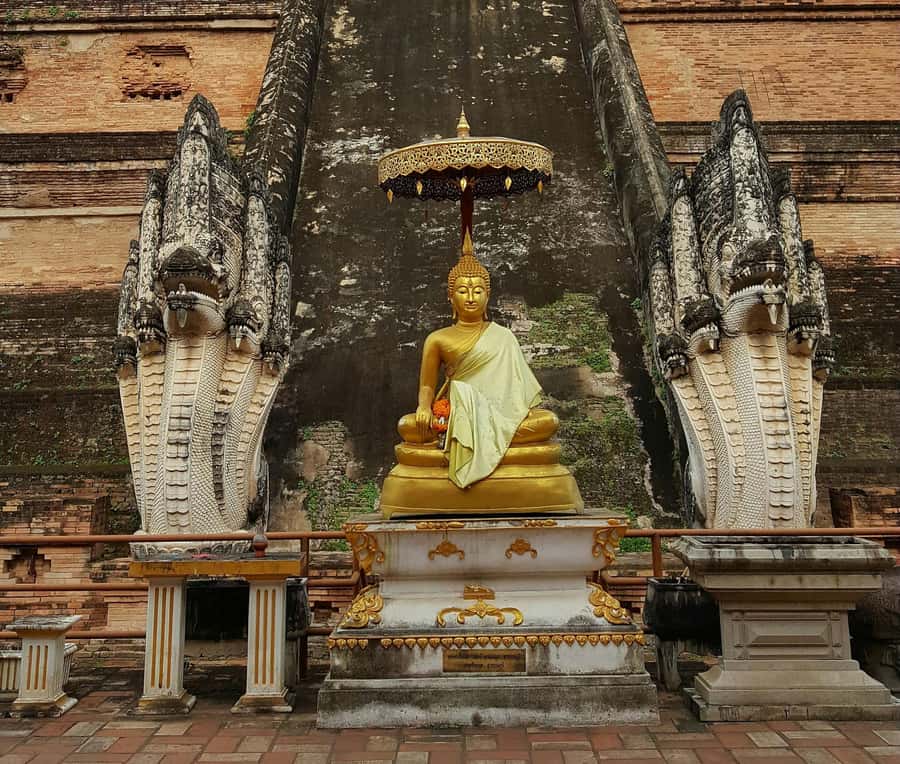 Chiang Mai Light: Tuk Tuk Night Tour with Temples & Markets - Who will enjoy this three-hour evening?