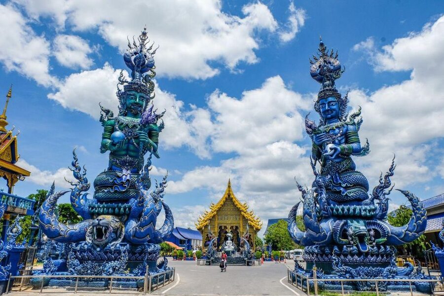 Chiang Mai: Long Neck Village & Chiang Rai’s Iconic Temples - Karen Long Neck Village: culture and difficult questions