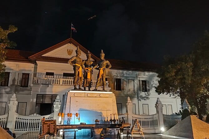 Chiang Mai Old City & Temples 3 hour Twilight Walking Tour - Why a twilight temple walk works so well in Chiang Mai