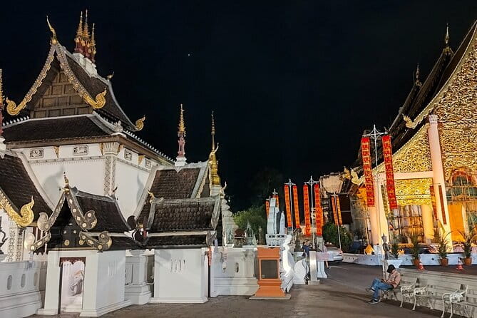 Chiang Mai Old City & Temples 3 hour Twilight Walking Tour - Taking your time at Wat Chedi Luang