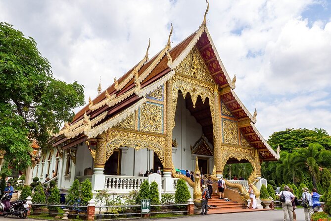 Chiang Mai Old City & Temples Guided Walking Tour - 3 Hrs - Walking, timing, and the practical feel of the route