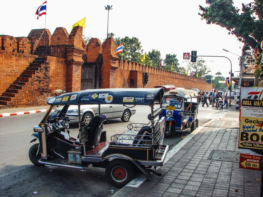 Chiang Mai: Private Tuk Tuk Tour of City Temples With Pickup - Why This Four-Hour Route Works