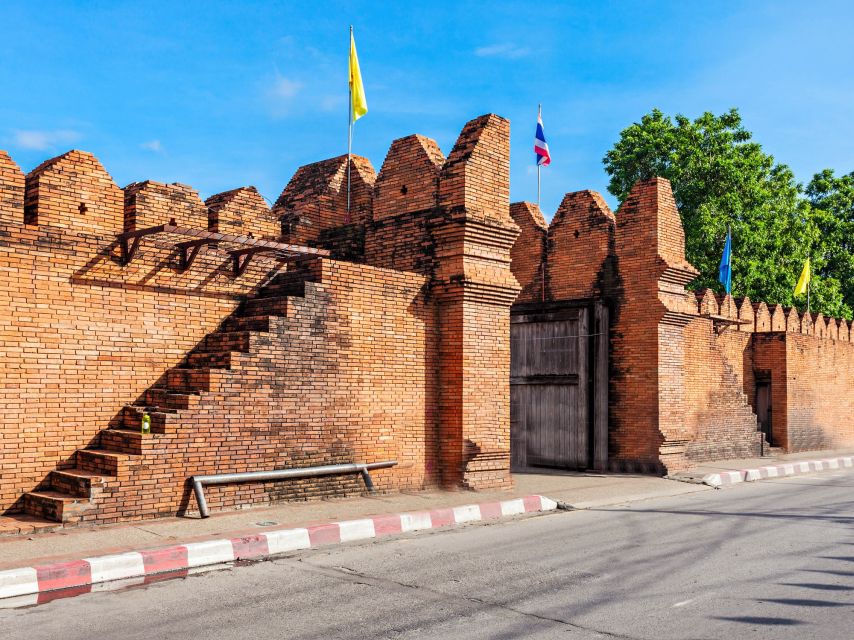 Chiang Mai: Private Tuk Tuk Tour of City Temples With Pickup - Wat Chedi Luang and Chiang Mai’s Lanna Past