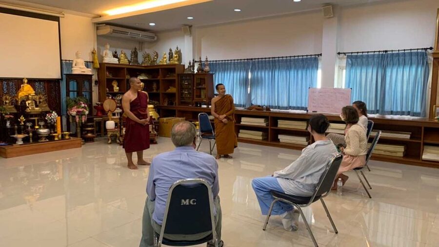 Chiang Mai: Silver Craftwork Temple Tour with Monk Meeting - Guides who add personal value