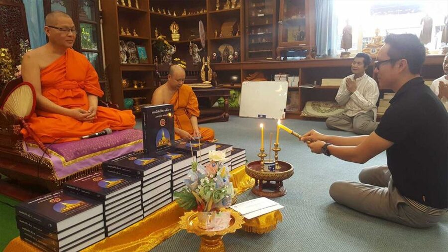 Chiang Mai: Silver Craftwork Temple Tour with Monk Meeting - What makes Wat Suan Dok worth the time