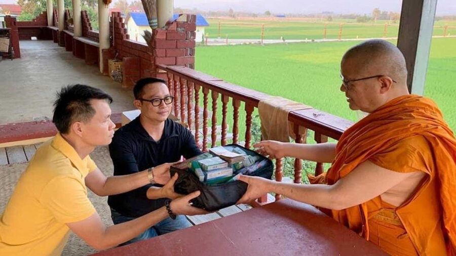 Chiang Mai: Silver Craftwork Temple Tour with Monk Meeting - Important rules inside the silver chapel