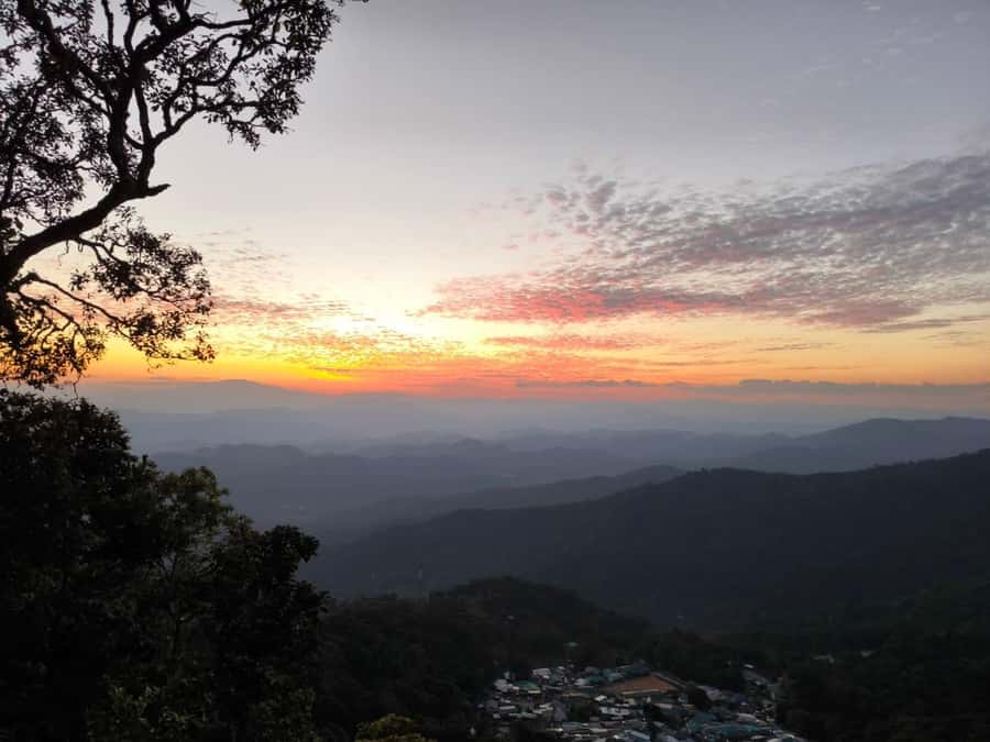 Chiang Mai Sunset Point,Wat Pha Lat,Wat Doi Suthep,Wat Umong - Who should choose this Chiang Mai outing?