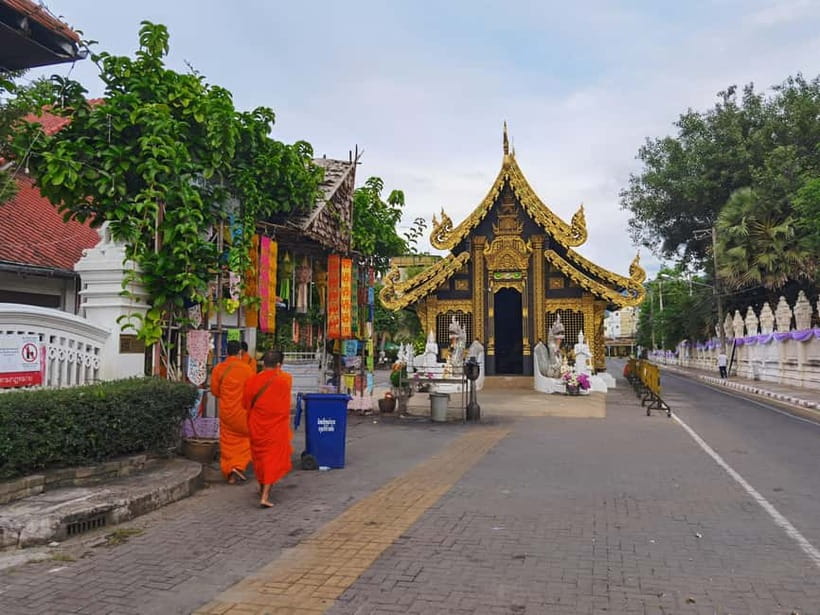 Chiang Mai: Temple And City Walking Tour Part I - Wat Phra Singh and the Lion Buddha