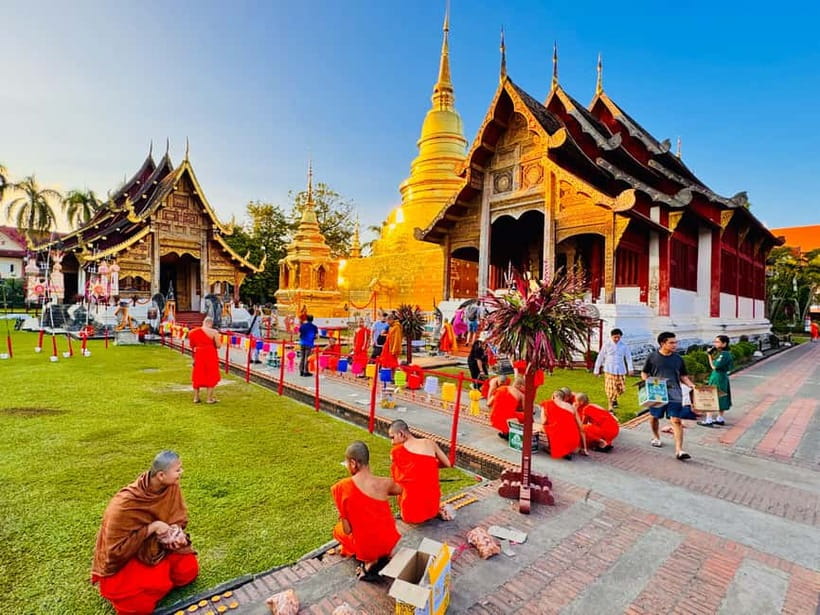 Chiang Mai: Temple And City Walking Tour Part I - Wat Chedi Luang and the earthquake-damaged stupa