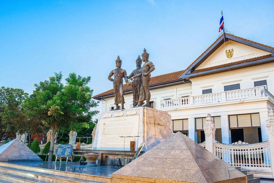 Chiang Mai: Temples and Street Food Night Tour by Tuk Tuk - Price, extra costs, and what you receive